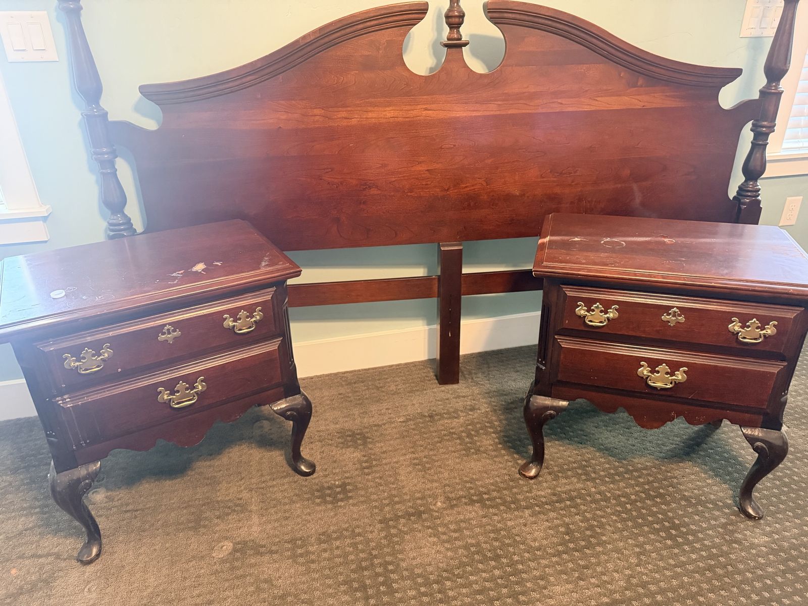 Traditional Wood Queen/King Size Headboard & Pair of 2-Drawer Nightstands