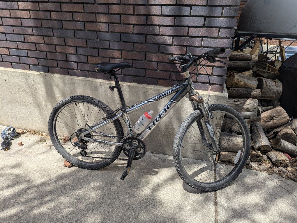 Trek 4300 Mountain Bike - Shimano Acera Drivetrain, 26" Wheels, Hardtail Frame