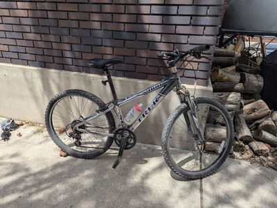 Trek 4300 Mountain Bike - Shimano Acera Drivetrain, 26" Wheels, Hardtail Frame