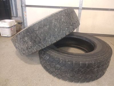 Toyo 245 70 r19.5