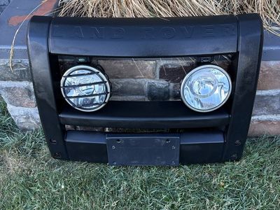 Land Rover LR3 Front bumper pad with fog lights