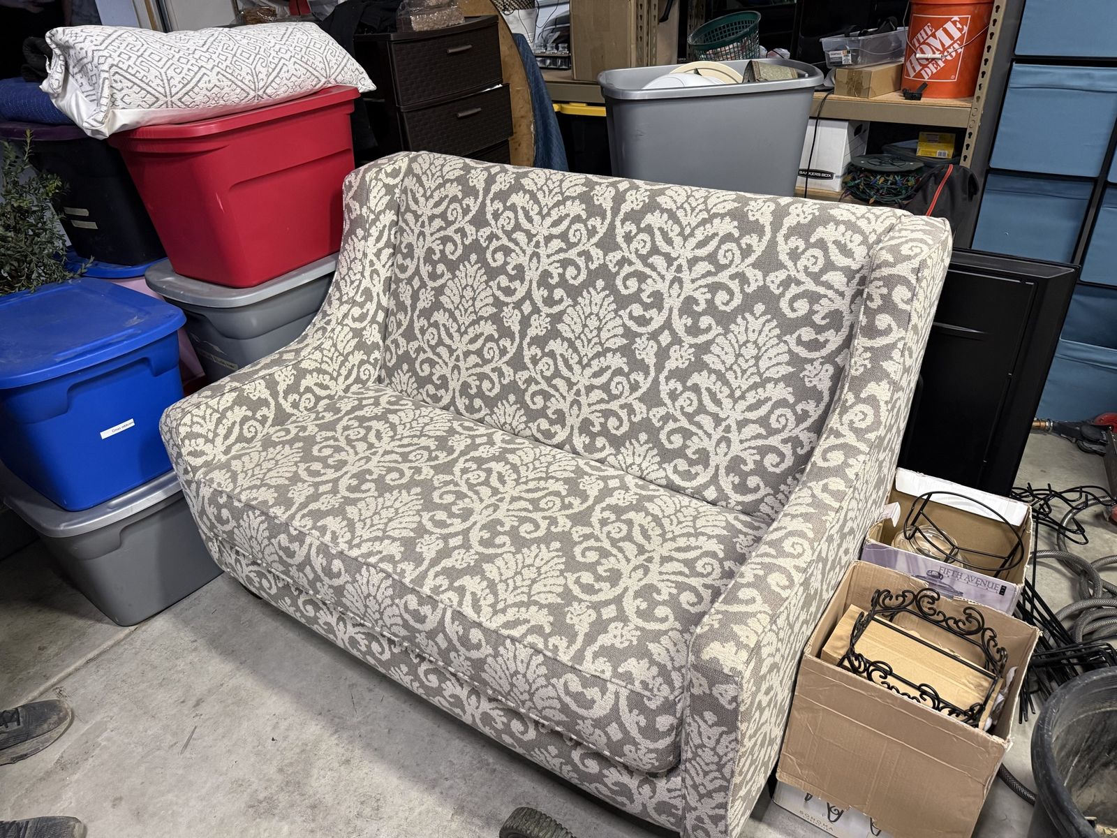 Gray & White Damask Pattern Loveseat - Compact 2-Seater Sofa for Small Spaces