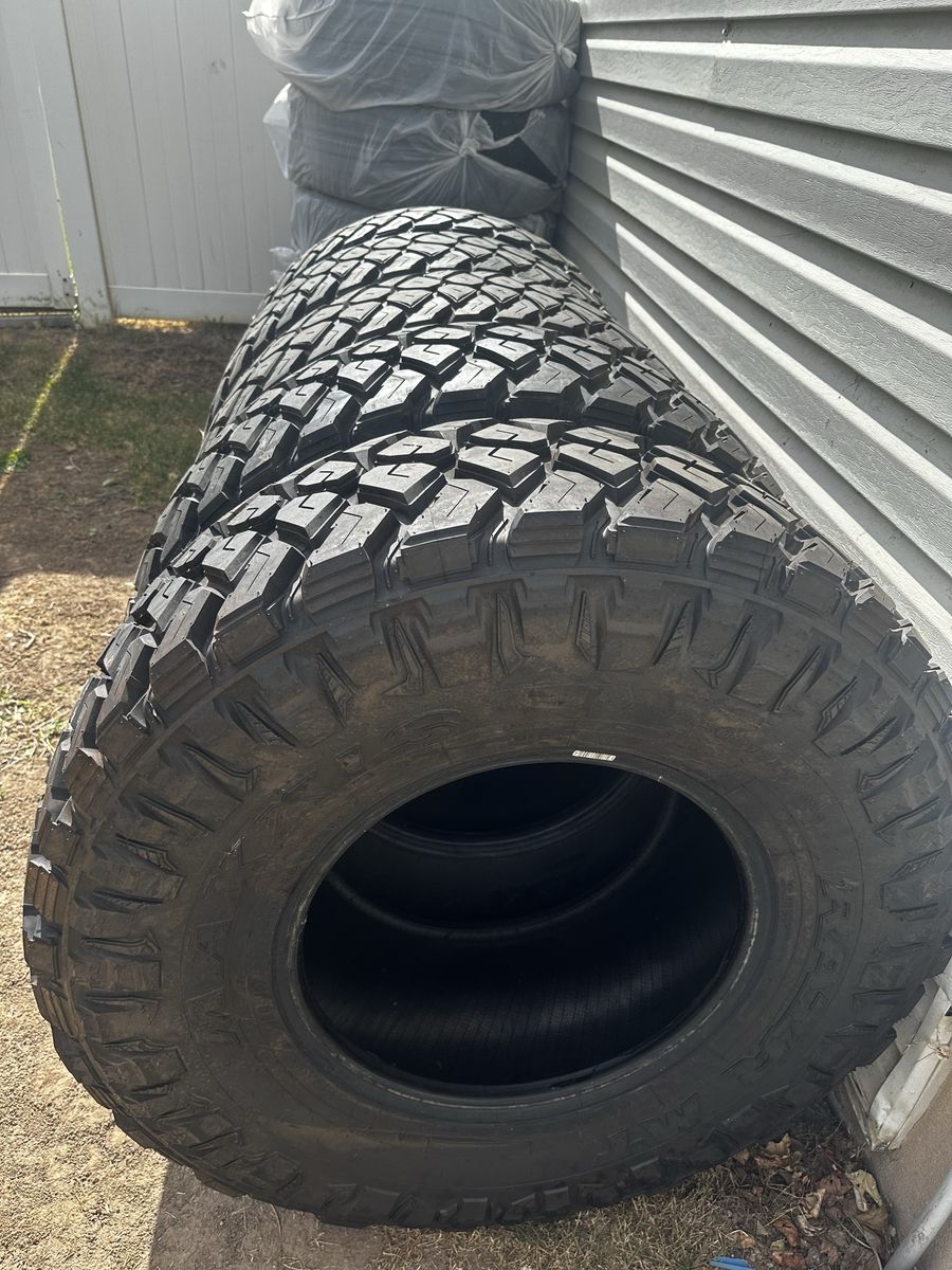37x12.5x17 Tires