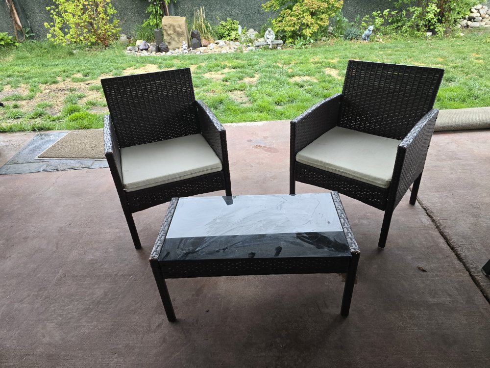 3-Piece Patio Conversation Set – Wicker Chairs