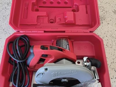 Milwaukee 6390-20 Tilt-Lok 120V 7-1/4" Circular Saw w/case Kit w/ Case