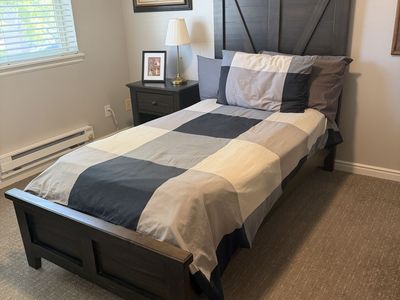 Twin Bedroom Furniture Set – Excellent Condition