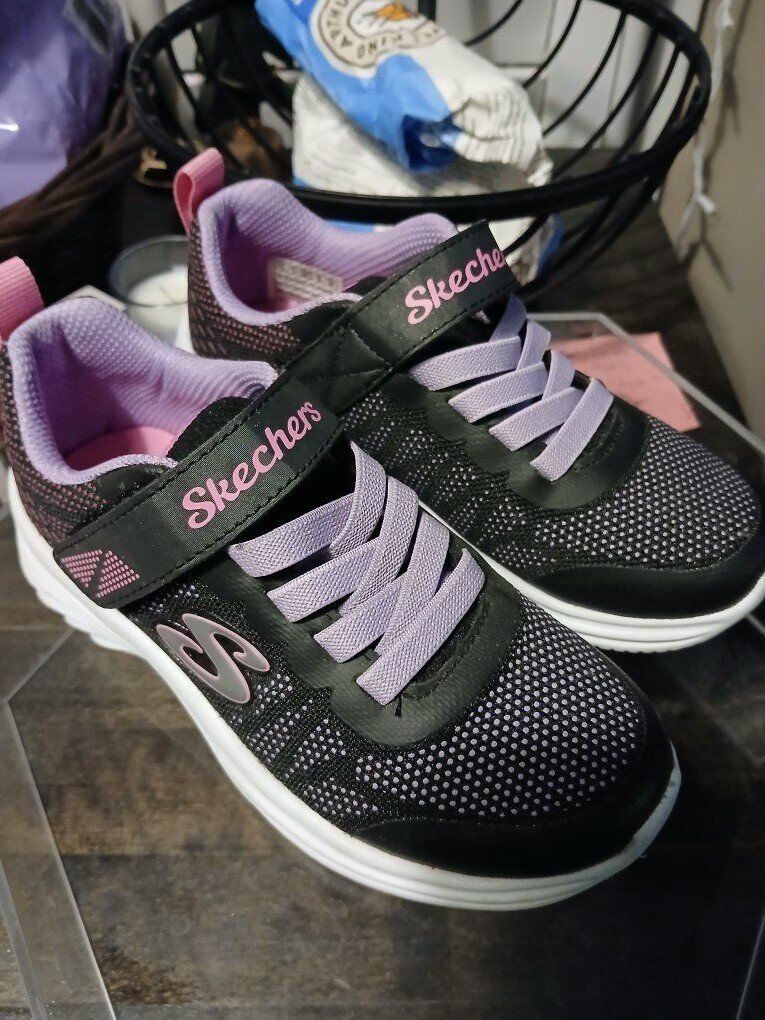 Girls Velcro Sketchers Sz 12 - Like New