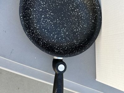 Non stick pan