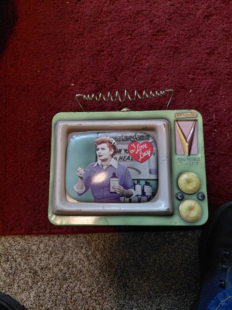 Vandor Vintage I Love Lucy Vitameatavegamin TV Shaped Metal Tin Lunchbox