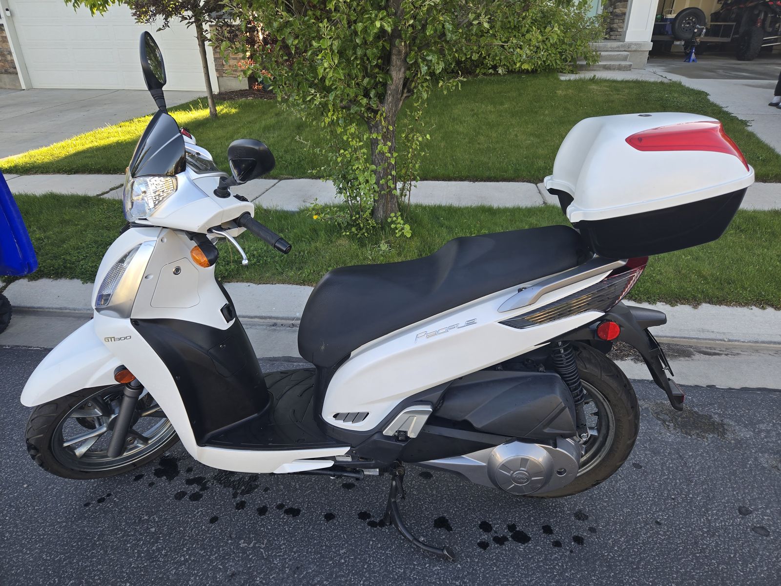 Kymco people GTI300 scooter