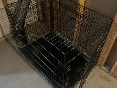 Black Wire Dog Crate with Tray - Used, Good Condition, Medium Size