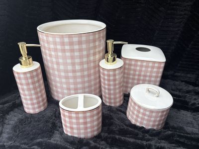 KASSATEX bath accessories $60 cash/venmo in Draper