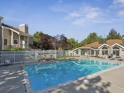 Beautiful 2 Bed / 2 Bath Condo in the Heart of Bountiful – 960 Sq Ft