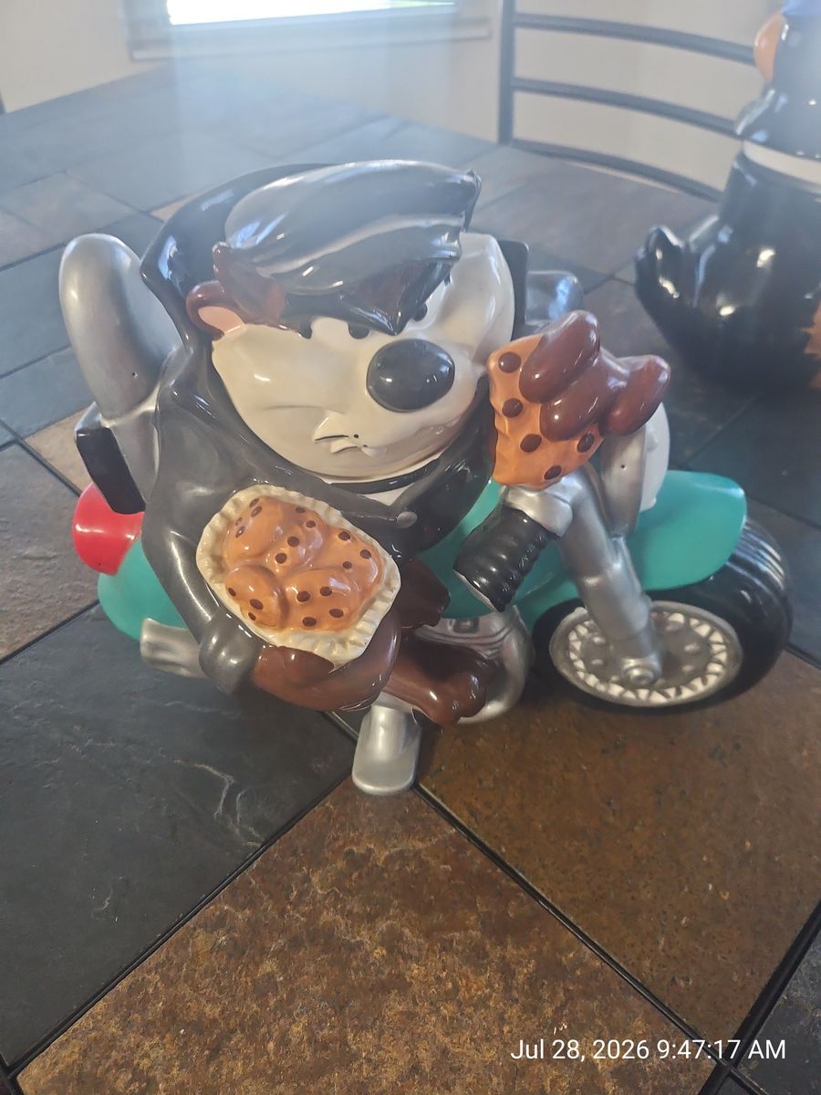 Looney Tunes Tazmanian Devil on a Harley Motorcycle Cookie Jar with Looney Tunes Daffy Duck Cookie Jar – Bugs Bunny Cartoons