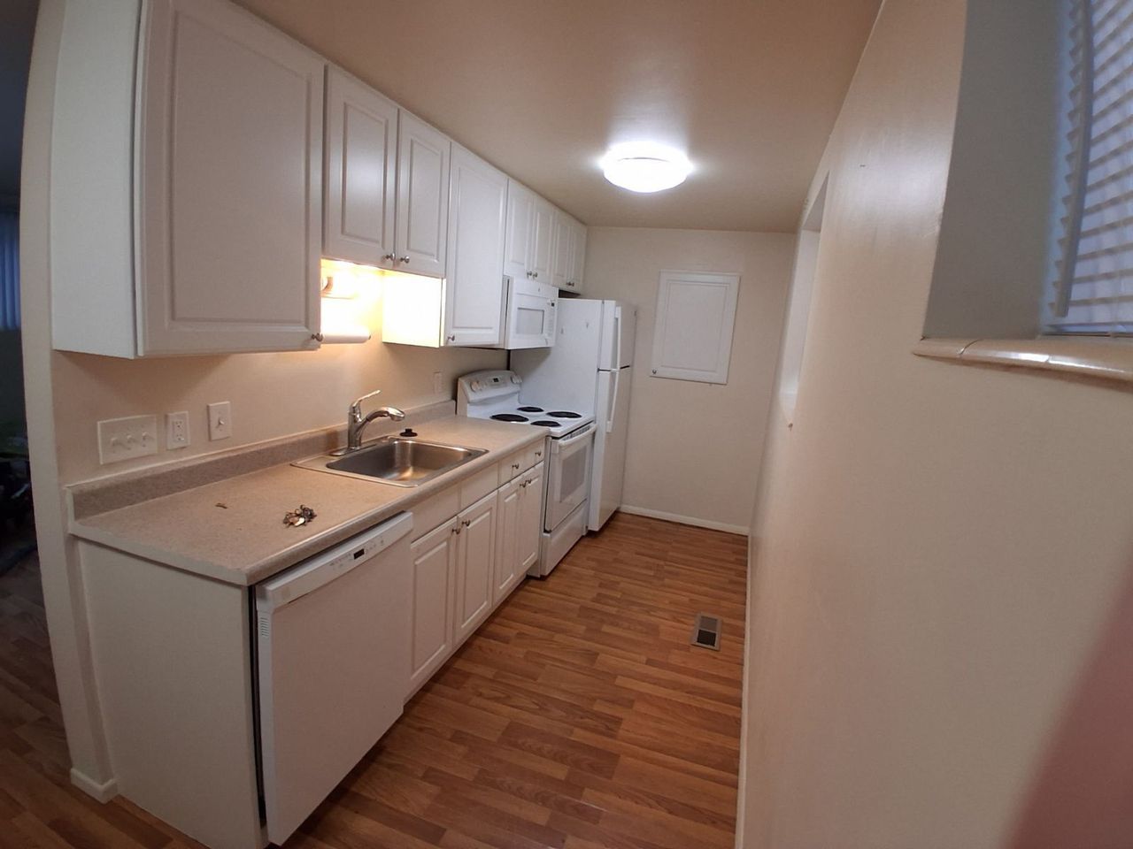 Main image 3