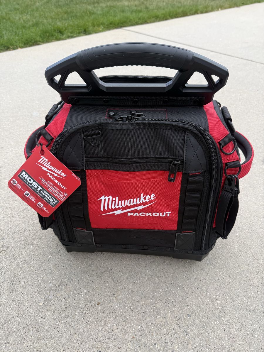 Milwaukee PACKOUT 15 in. Structured Tool Bag