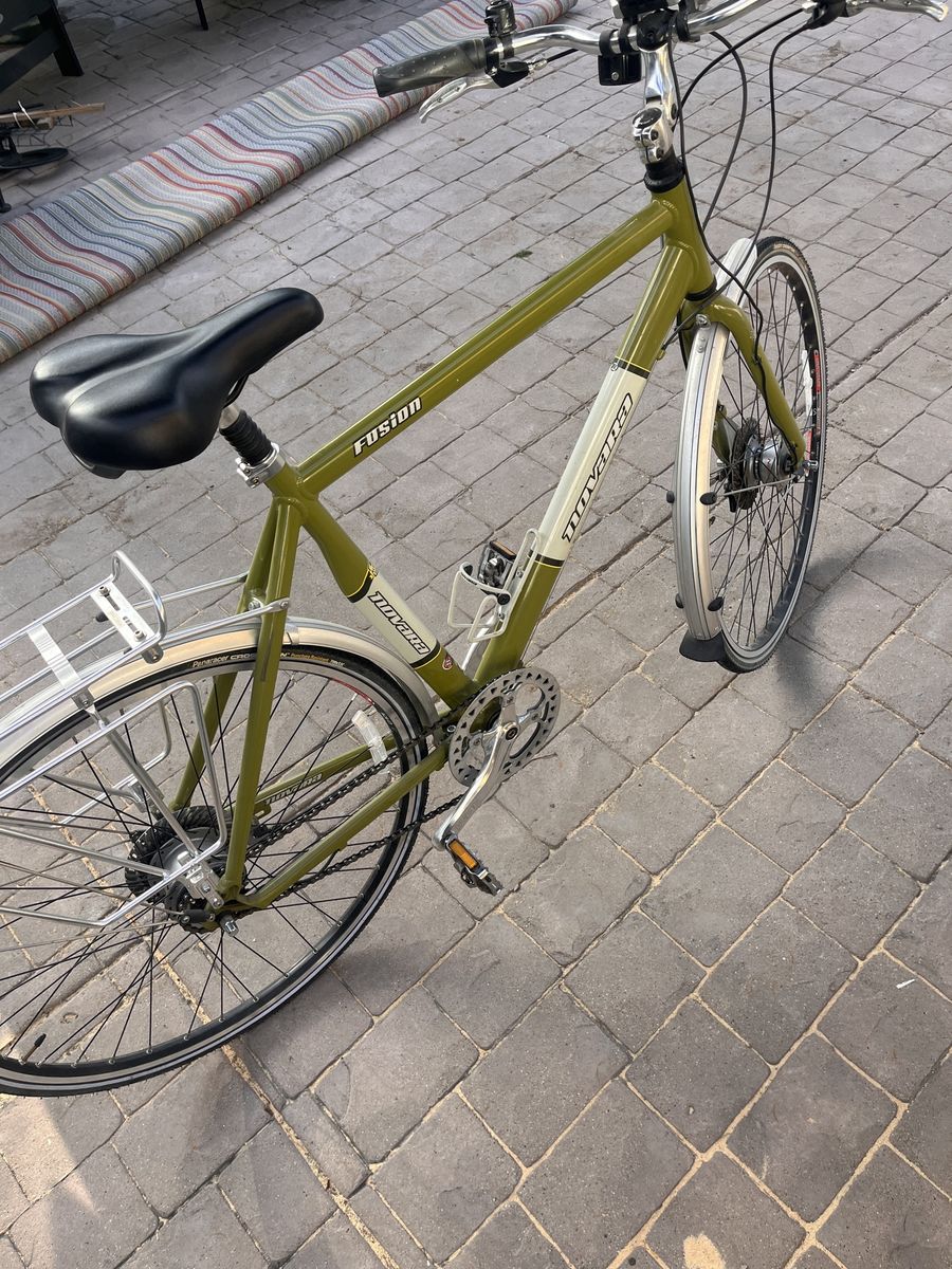 Novaro Fusion 22.5" 8-Speed Hybrid City Bike - Green