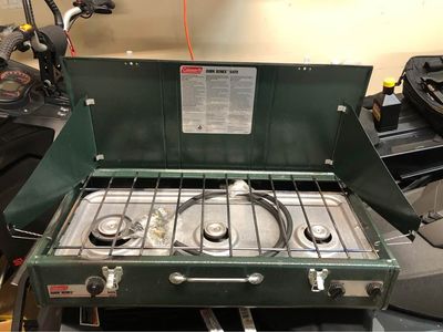 COLEMAN 5428, 3 burner camp stove