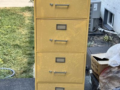 Metal cabinet with five drawers -yellow ((FREE FREE FREE FREE
