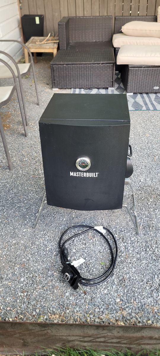 Masterbuilt Electric Smoker