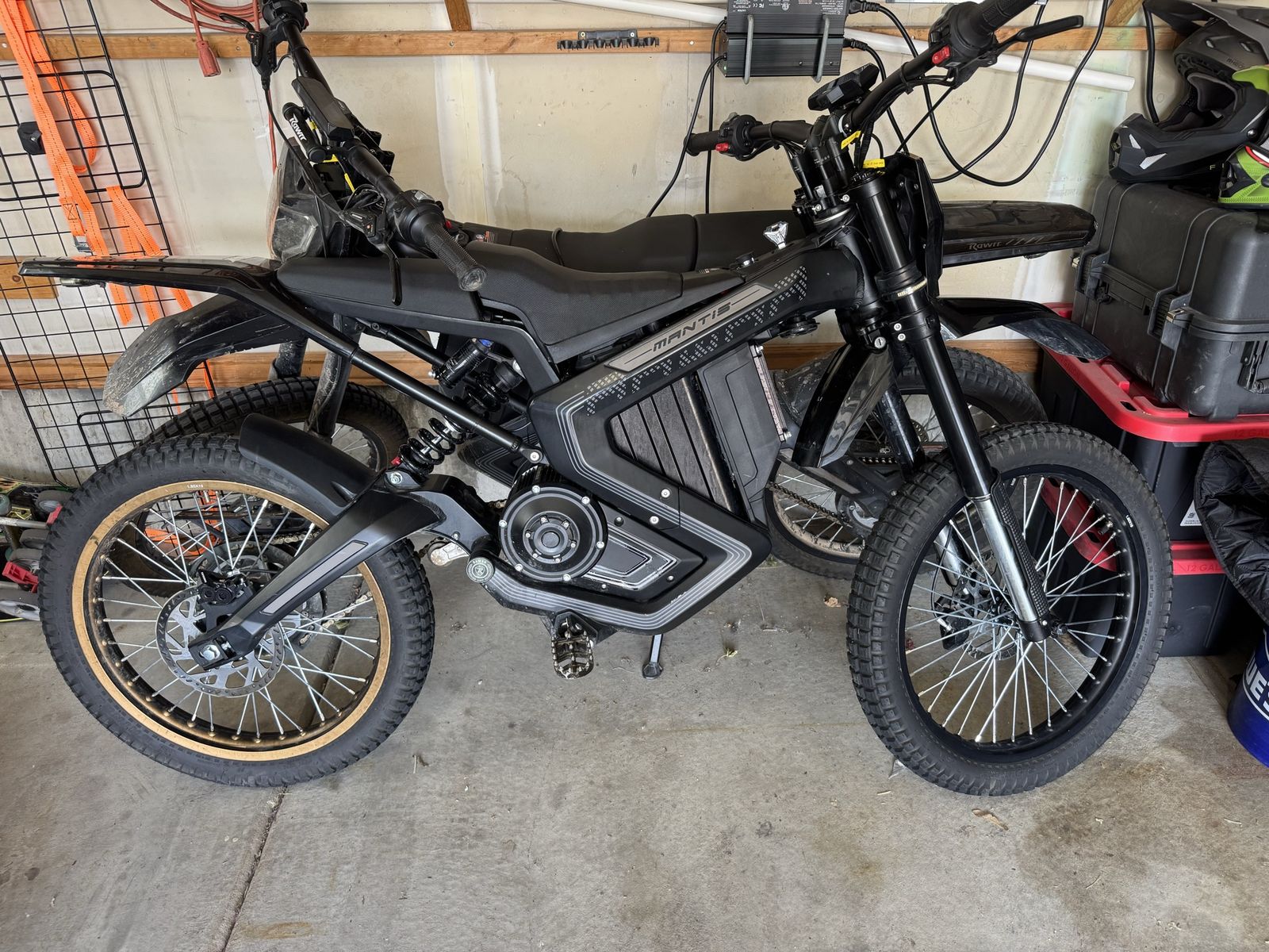 RAWRR Mantis 72V Electric Dirt Bike - 9500W 54 MPH