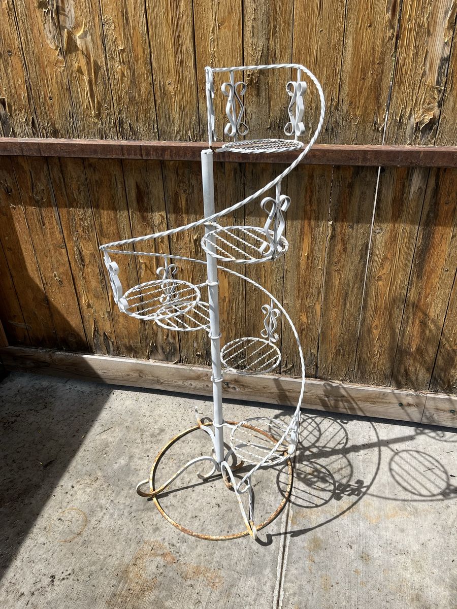 Metal Vintage Spiral Plant Stand