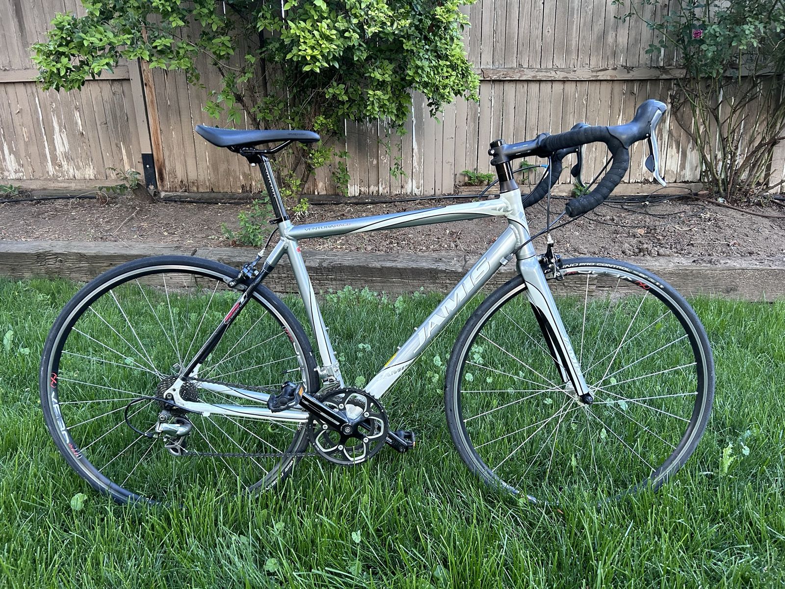 Jamis Ventura Race Road Bike - Size 56cm, Silver Aluminum Frame