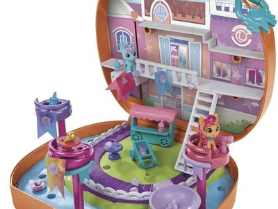 🦄My Little Pony: Mini World Magic Compact Creation Maretime Bay Playset, Sunny Starscout