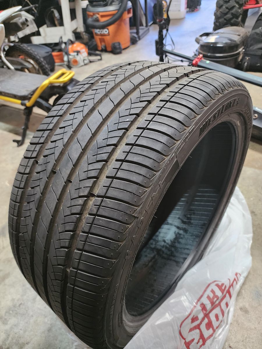 265/35zr19 tire in new condition
