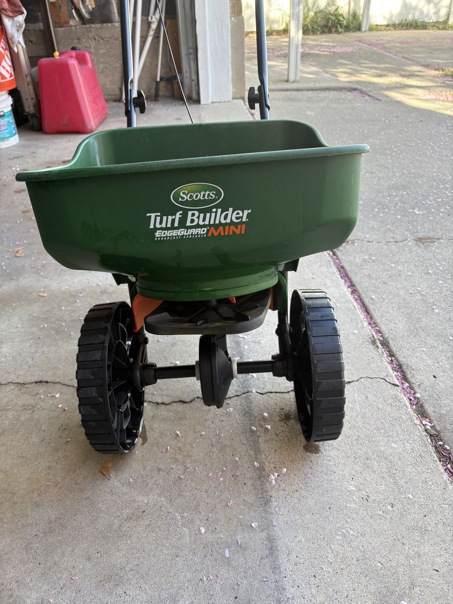 Scott’s Fertilizer Spreader