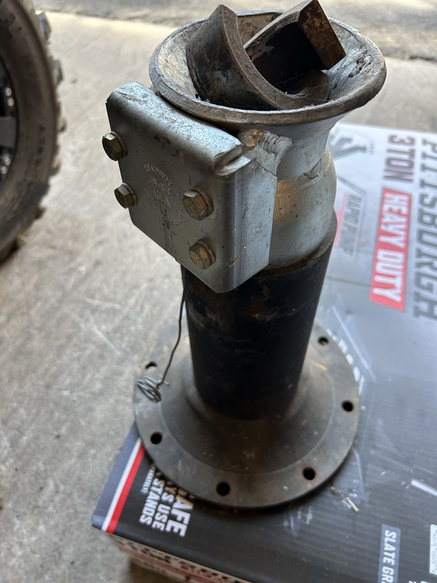 Gooseneck to fifth wheel adaptor