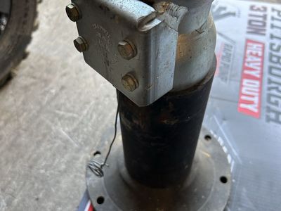 Gooseneck to fifth wheel adaptor