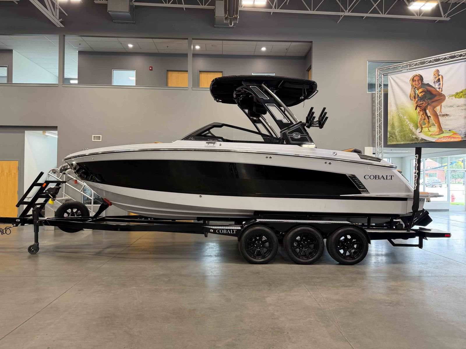 2025 Cobalt R6 SURF Boats