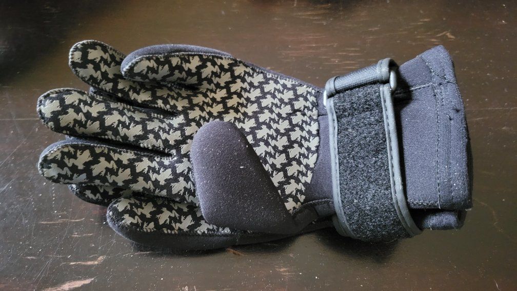 Akona Adventure Gear Gloves