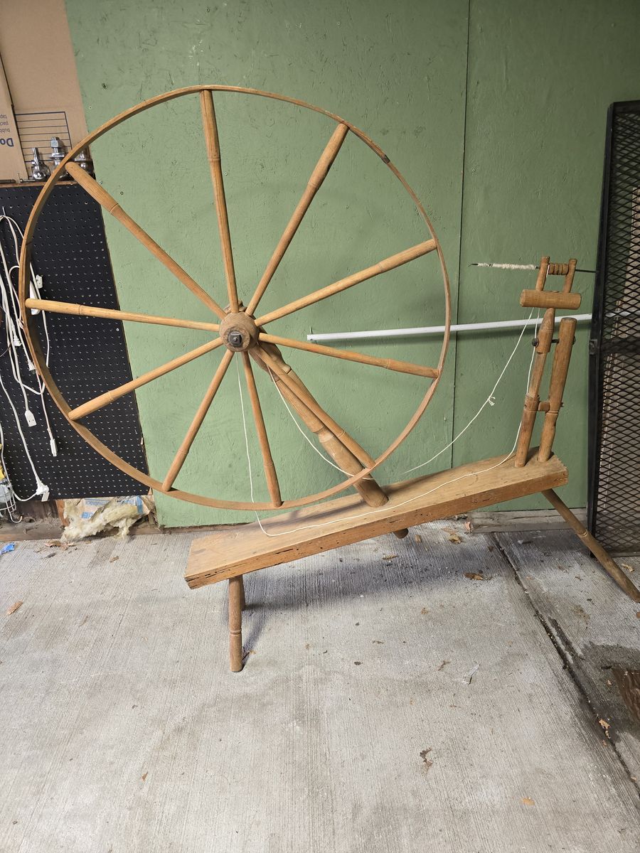 Antique spinning wheel