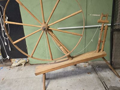 Antique spinning wheel