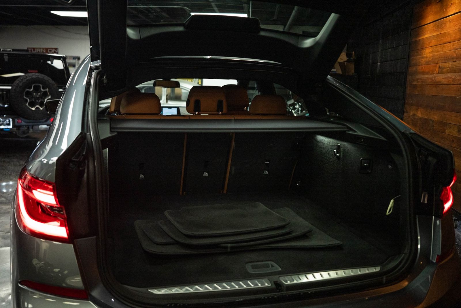 Main image 7