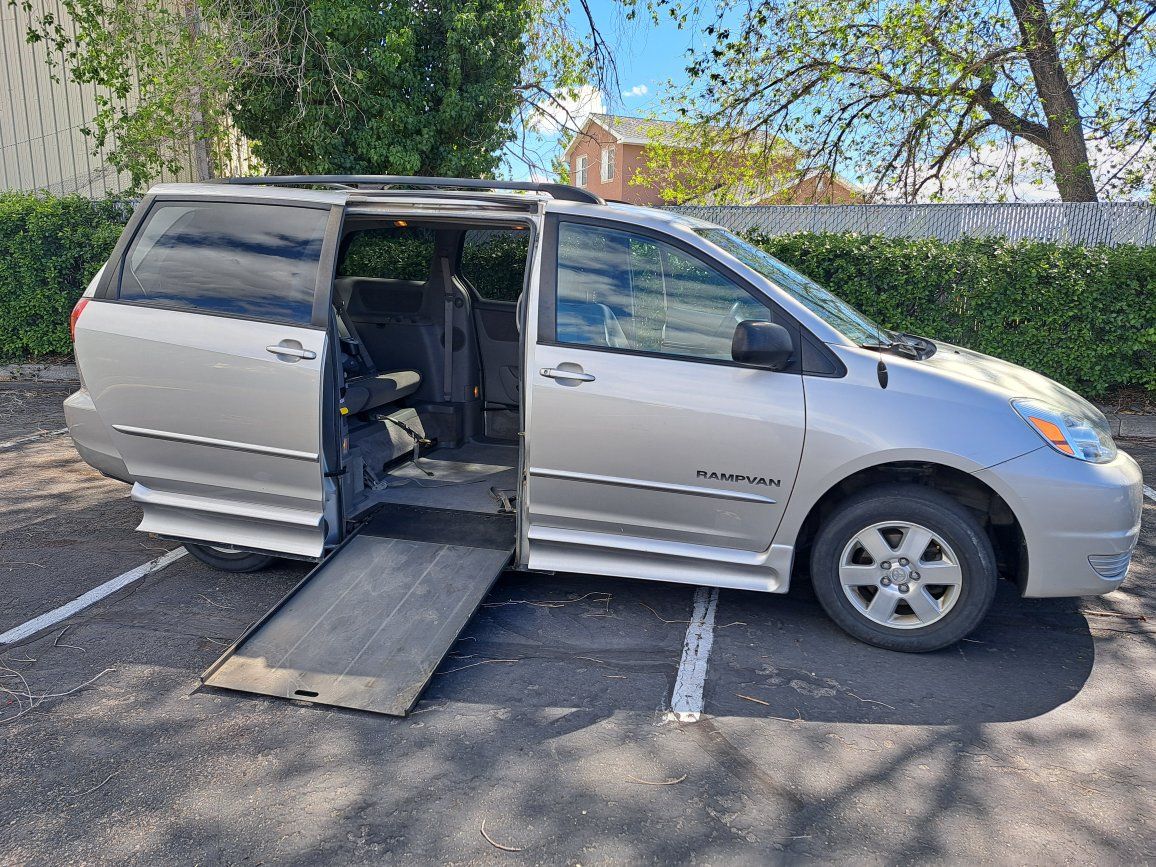 2005 Toyota Sienna LE Mobility