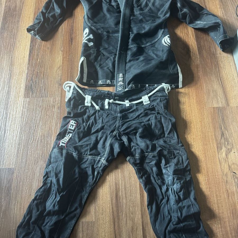 Jujitsu uniform