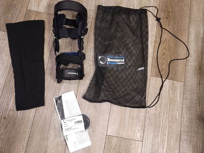 Townsend Thuasne Rebel Reliever Left Knee Brace Size Small Adjustable w/ Bag Kit