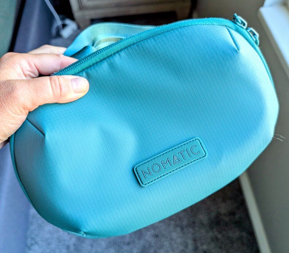 LIKE NEW Nomatic Navigator RS 1-3L Expandble Sling