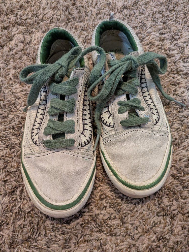 Vans Old Skool Corduroy Low Top Skate Shoes with Palm Tree and Sun Details Girls Shoes White