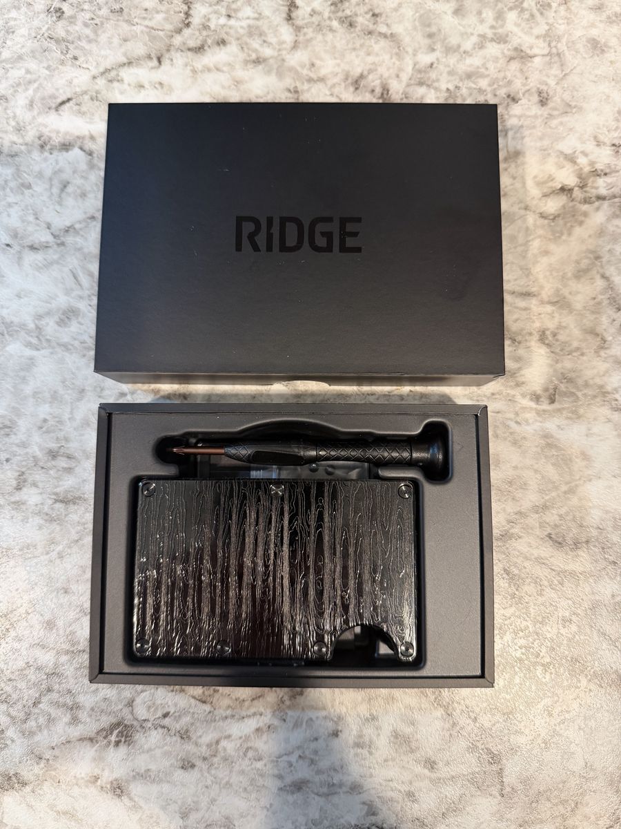 Ridge Wallet w/ AirTag clip