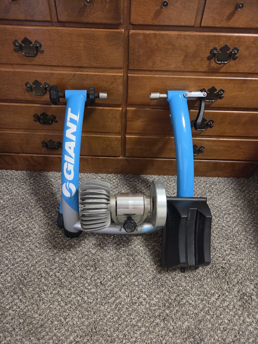 Giant - stationary bike trainer