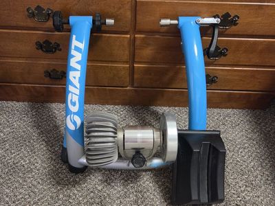 Giant - stationary bike trainer