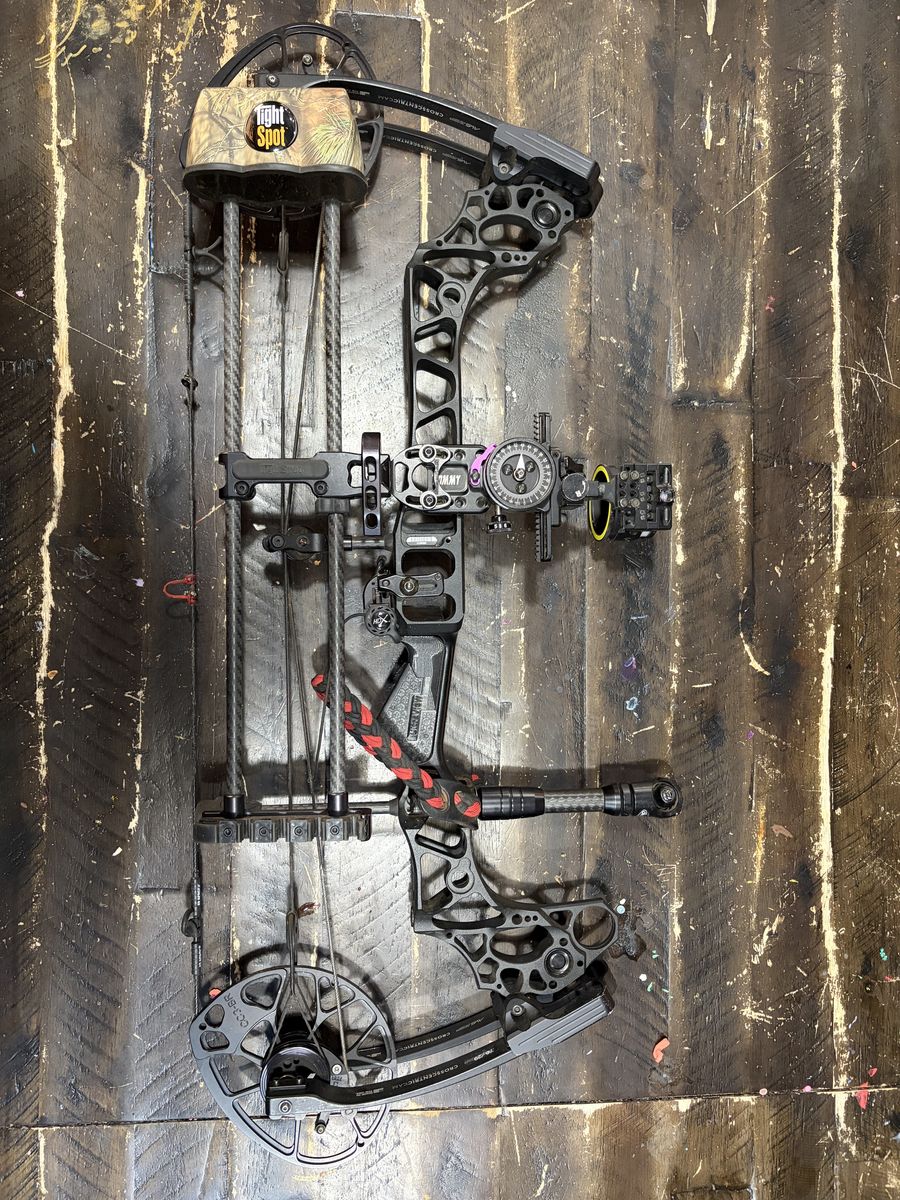 Mathews Triax Bow 70# 29