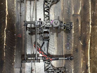 Mathews Triax Bow 70# 29