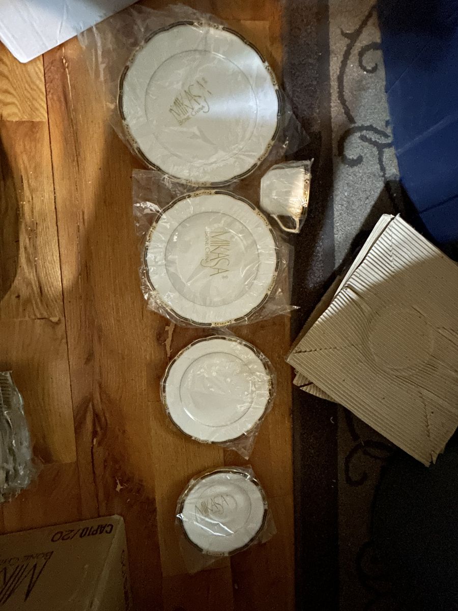 Mikasa bone china 20 piece set