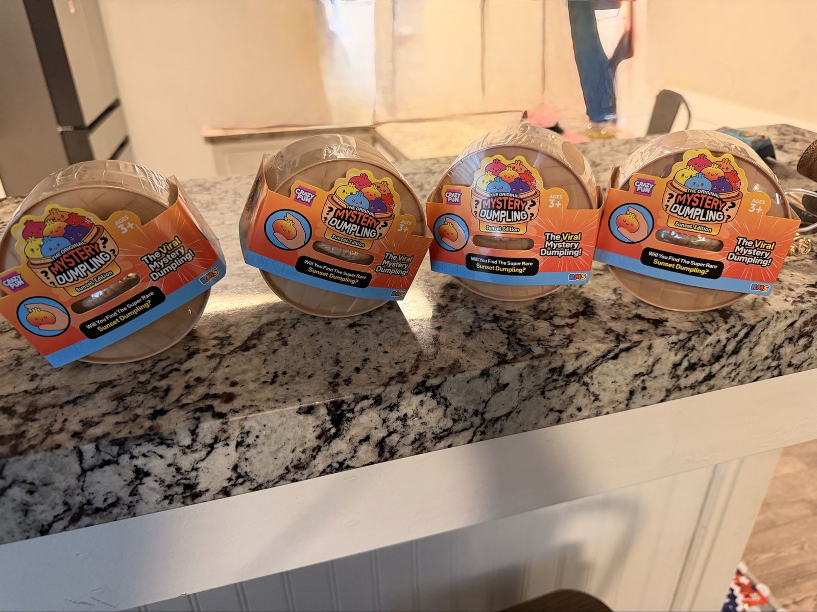 Crazy Fun Mystery Dumpling Sunset Edition - The Viral Mystery Dumpling Ages 3+