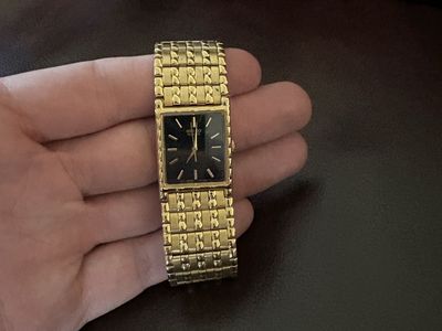 Gold Tone Vintage Watch – Black Face